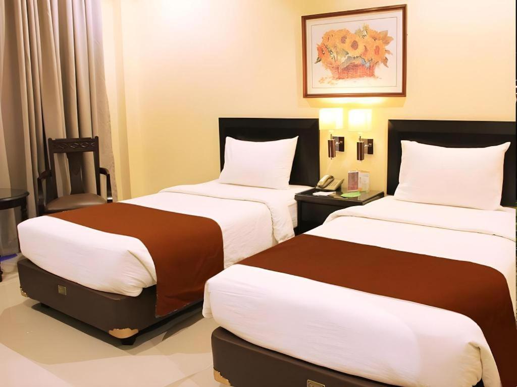Narita Classic Hotel Surabaya Exterior foto