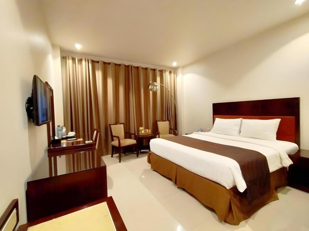 Narita Classic Hotel Surabaya Exterior foto